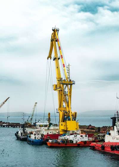 floating-cranes-on-the-construction-PR3PHJV